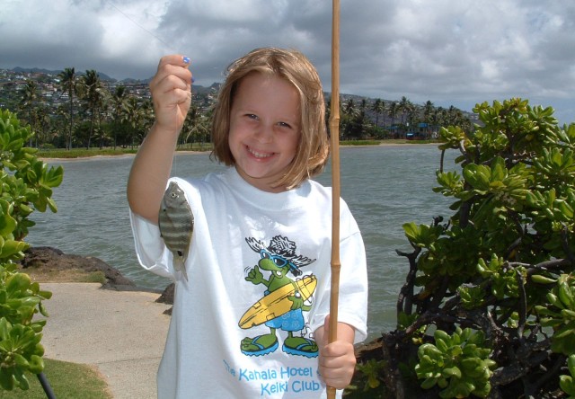 A 'Keiki Club' kid learns how to fish